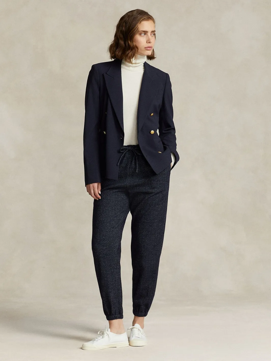 SLIM FIT CASHMERE TURTLENECK Kremfarget