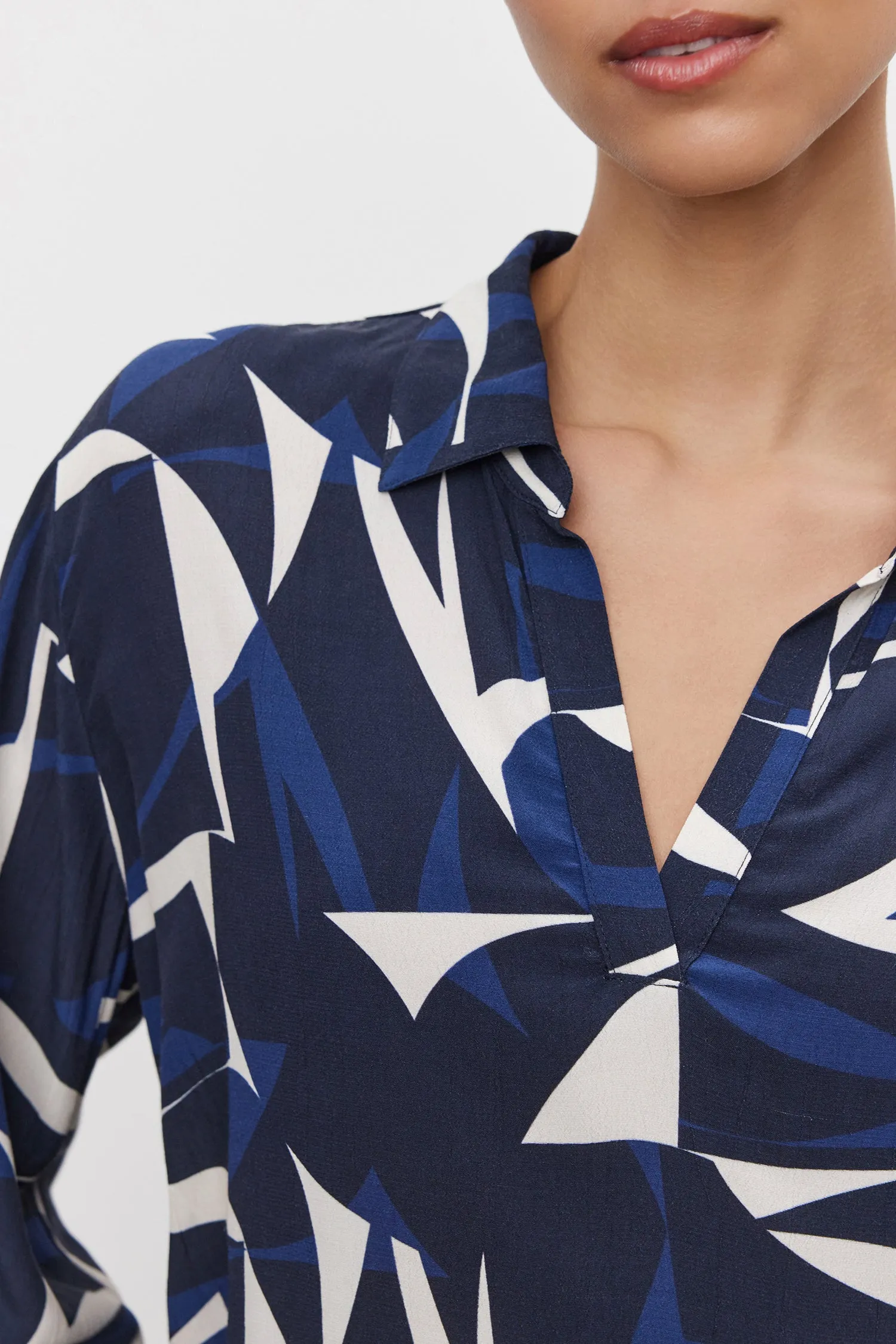 Velvet By Graham & Spencer Carah Top - Navy/Ecru